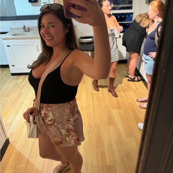 Meet your Posher, Liz - Picture 1 of 1